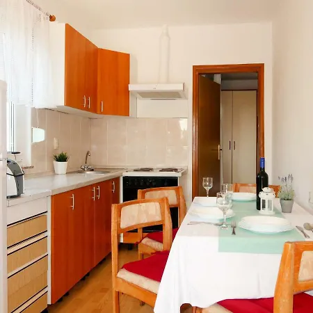 Apartment Mira *